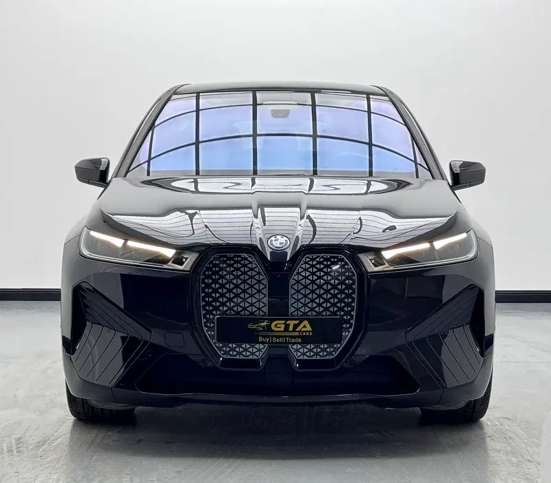 بي أم دبليو iX 2023