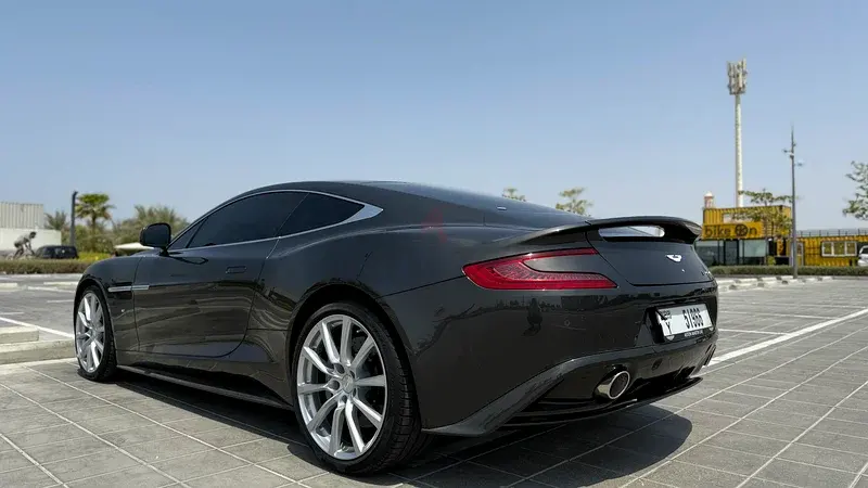 Aston Martin Vanquish 2017