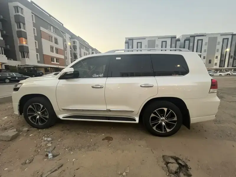 تويوتا لاندكروزر صالون 2020 V8