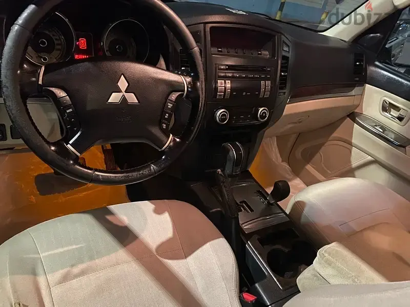 ميتسوبيشي باجيرو 2012