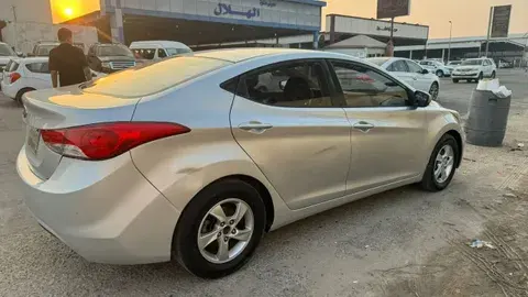 هيونداي إلنترا 2012