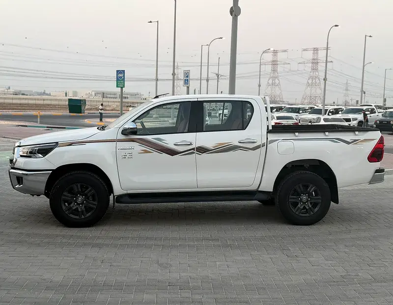 تويوتا هيلوكس 2024