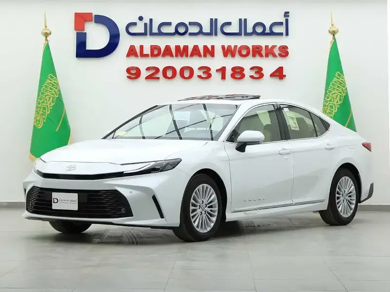 تويوتا كامري LE نص فل 2025