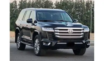 تويوتا لاند كروزر 2015 Modified to 2024 VXR Full Option Very Clean Sunroof | CoolBox | Electric Seats | Leather Seats