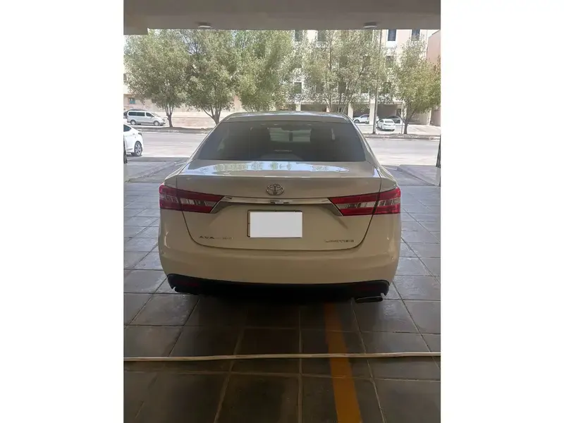 تويوتا أفالون 2013