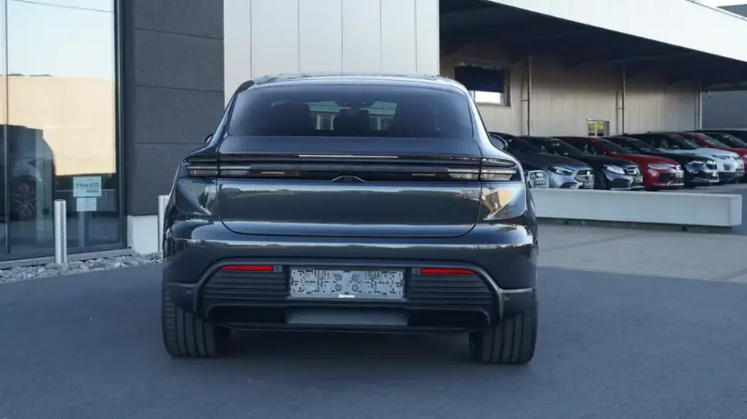 بورش ماكان 2025