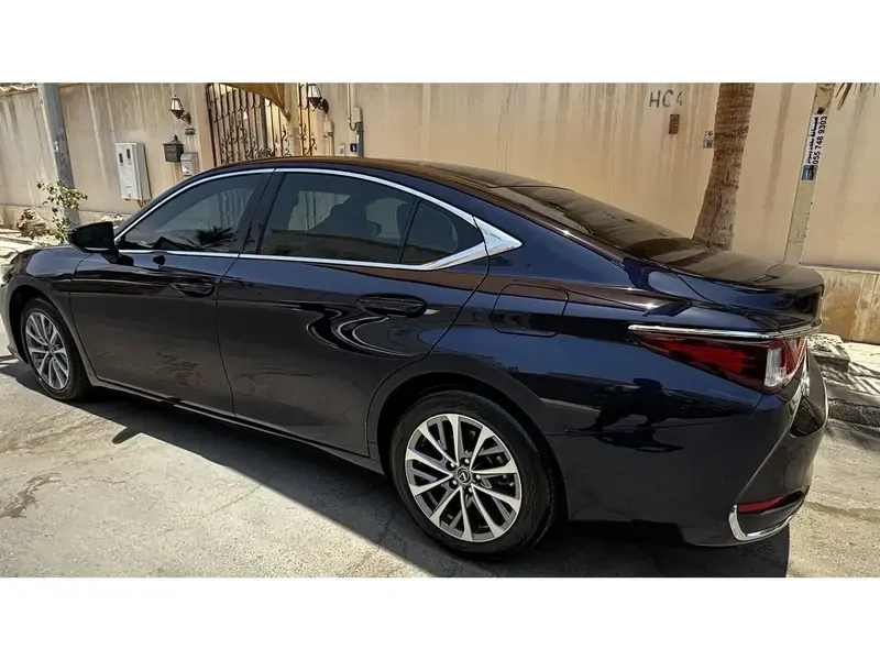 Lexus ES 2024