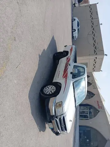 تويوتا هيلوكس 2004