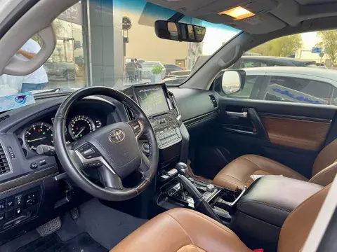 Toyota Land Cruiser GXR V6 Capsule 2021