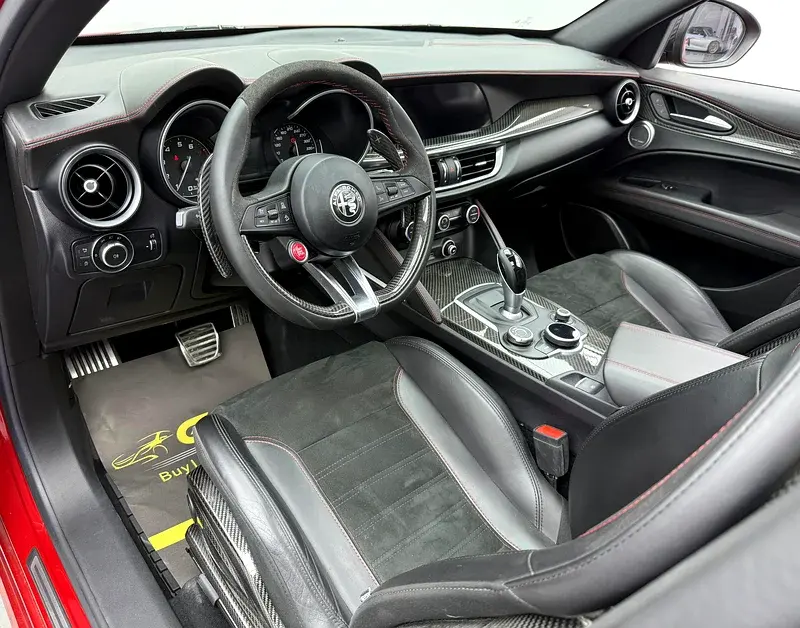 ألفا روميو ستيلفيو 2024