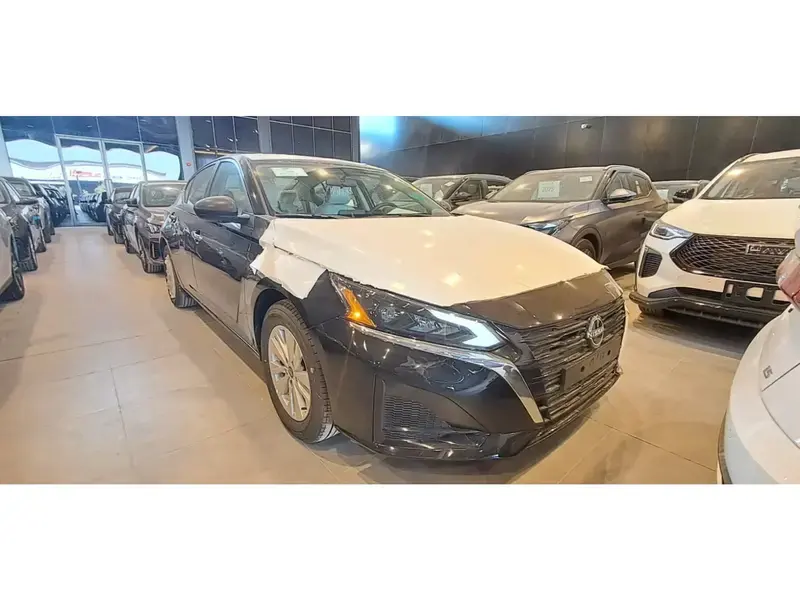 Nissan Altima 2025