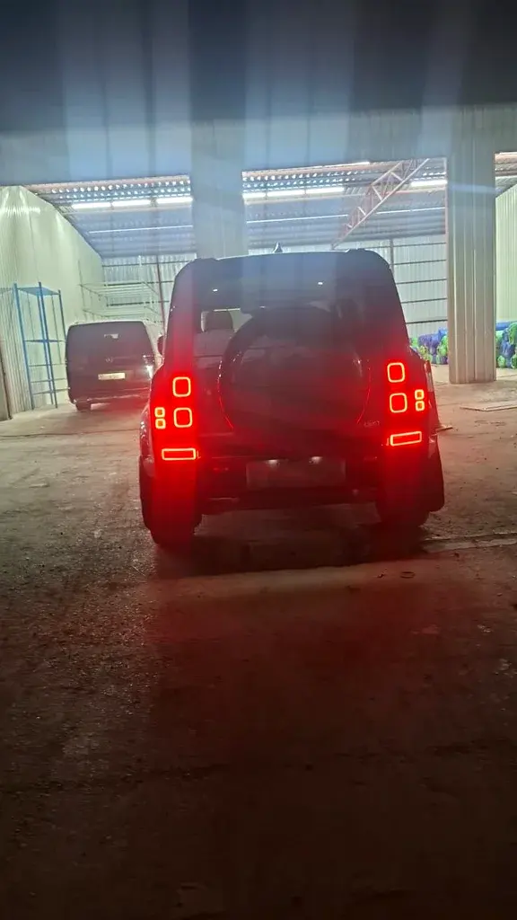 Land Rover Defender 2023