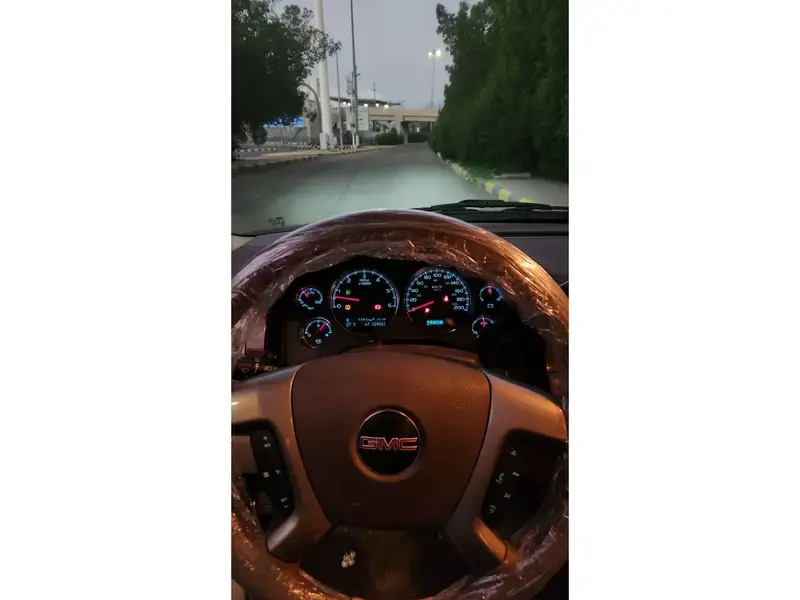 GMC Yukon XL 2010