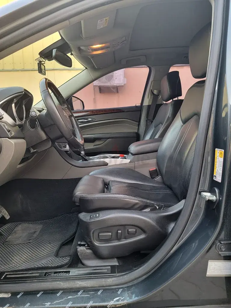 كاديلاك SRX 2010