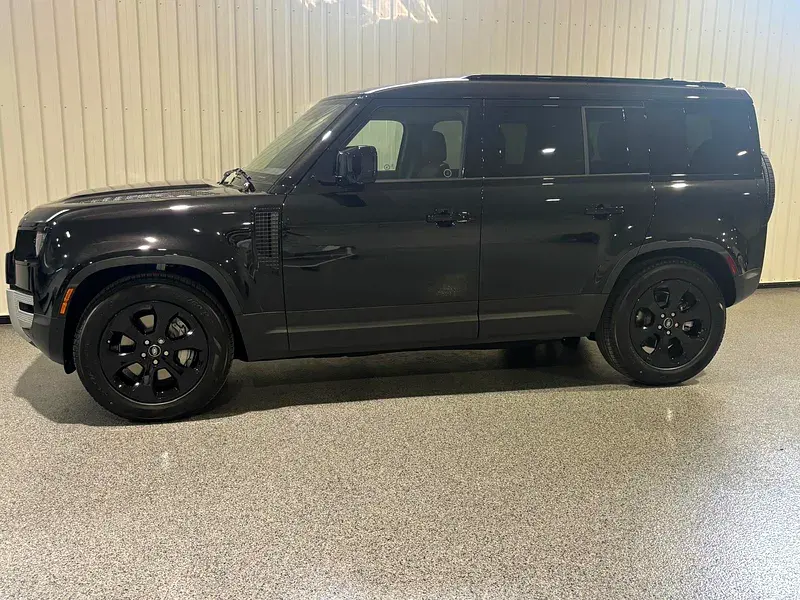 Land Rover Defender 2025