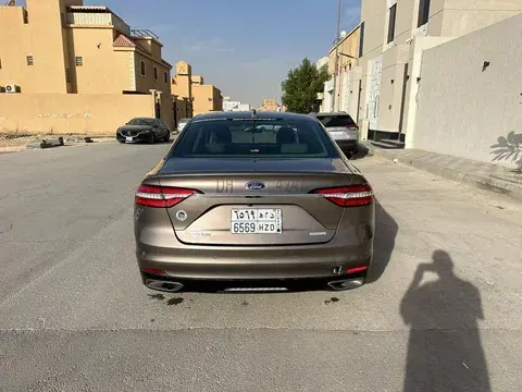 Ford Taurus 2020