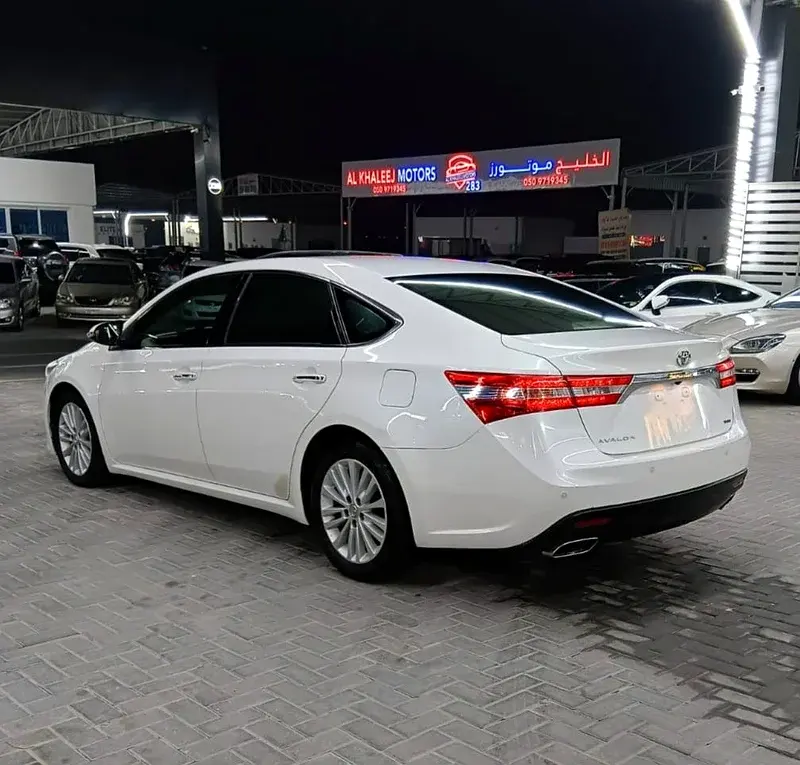 تويوتا افالون 2015