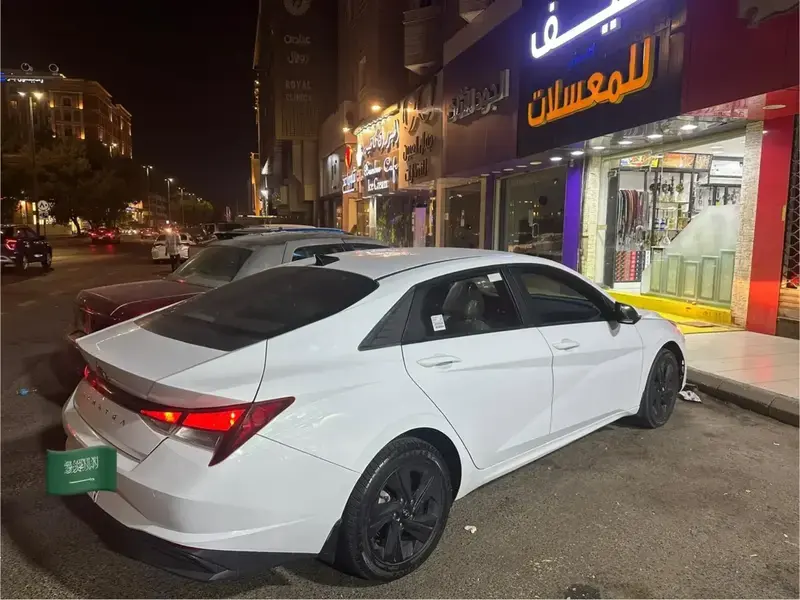 Hyundai Elantra 2023