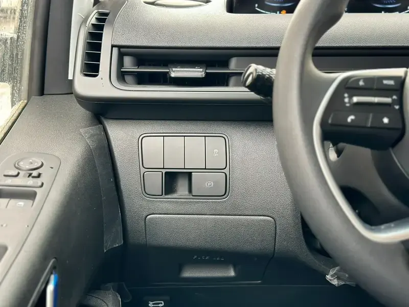 هونداي ستاريا 2025ديزل 9 راكب جير اتوماتيك بأكثر من لون