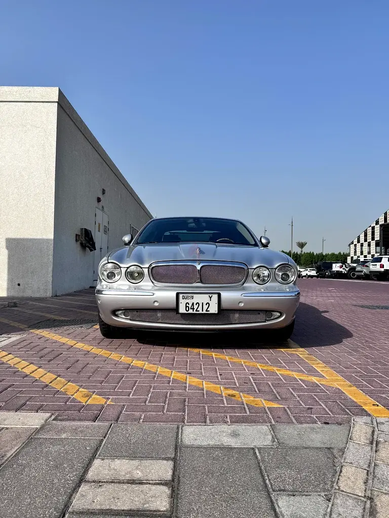 جاكوار XJ 2004