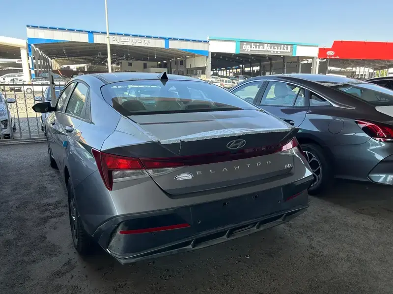 هيونداي إلنترا 2025 سمارت