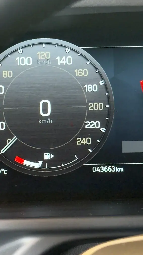 Land Rover Defender 2023