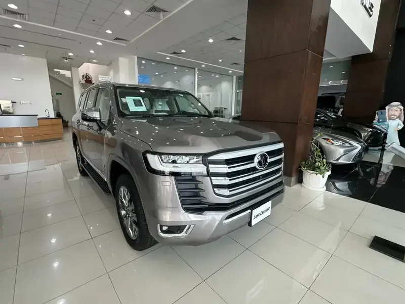 تويوتا لاندكروزر صالون 2024