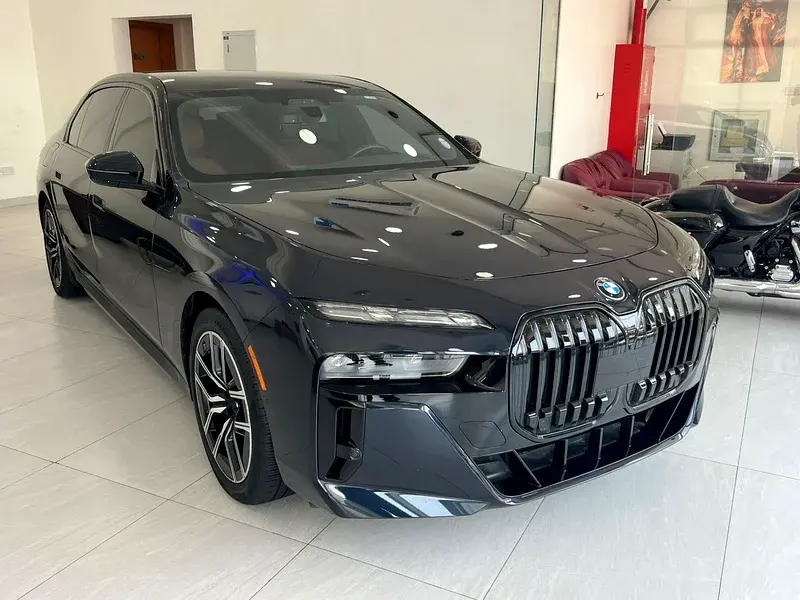 بي أم دبليو i7 2024