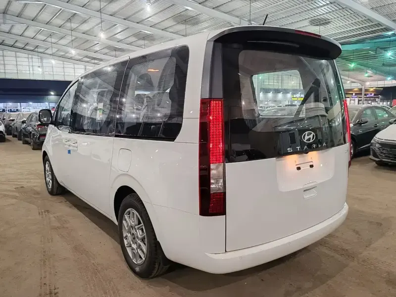 هيونداي ستاريا 2025