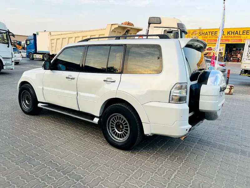 ميتسوبيشي باجيرو 2011