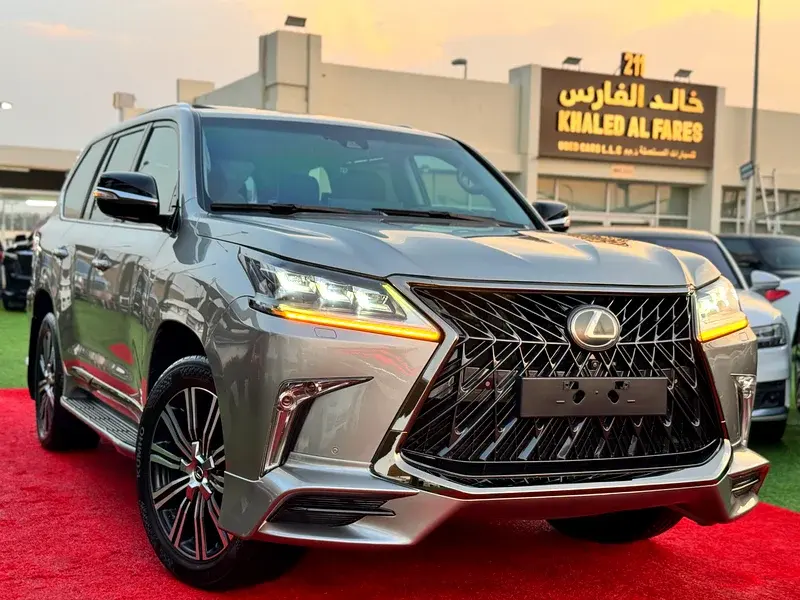 لكزس LX 570 Platinum S 2018 بحالة الوكالة التامة وسعر عرض ممتاز.