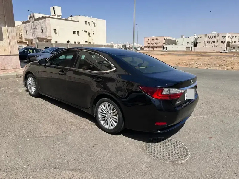 لكزس ES 2018