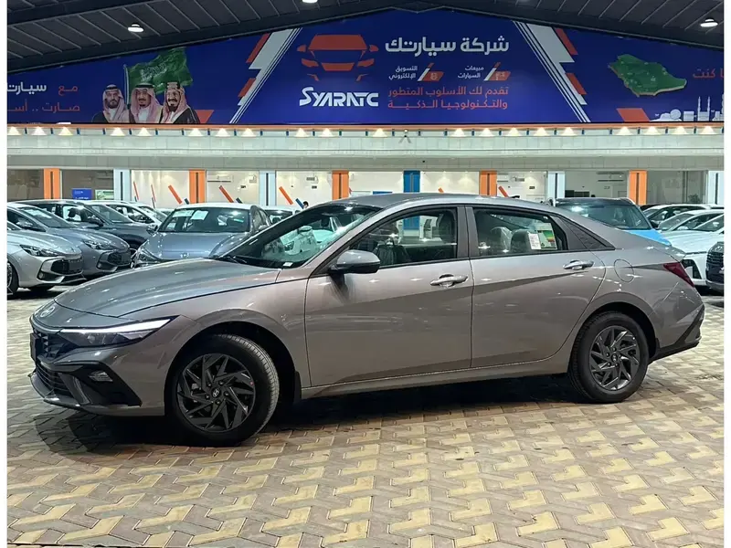 هيونداي إلنترا 2025 سمارت1.6