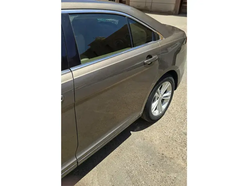 Ford Taurus 2016
