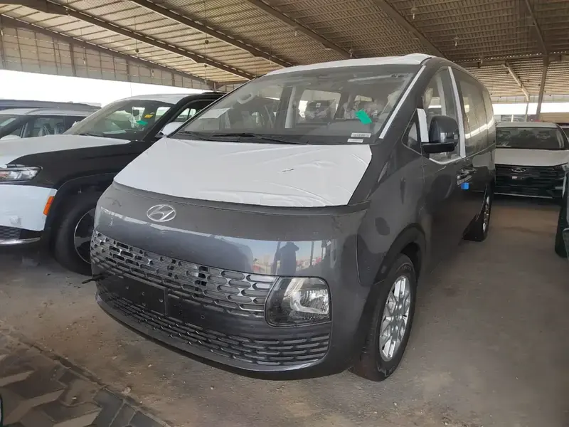 هيونداي ستاريا 2025