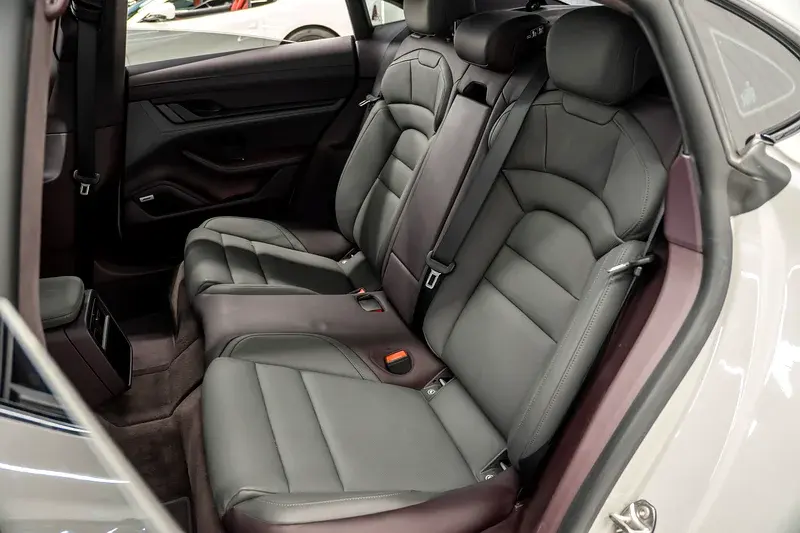 بورش تايكان 2021