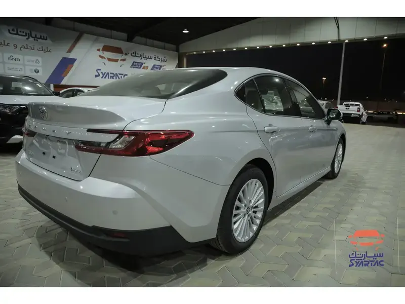 تويوتا كامري E PLUS هايبرد 2025