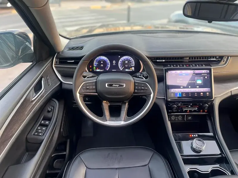 جيب جراند شيروكي 2023