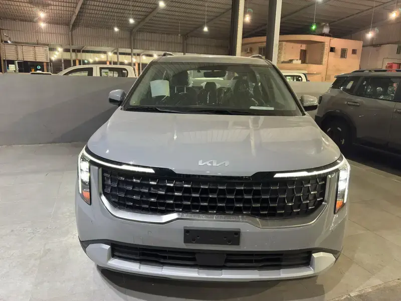 كيا كرنفال 2025 LX بسعر خااص