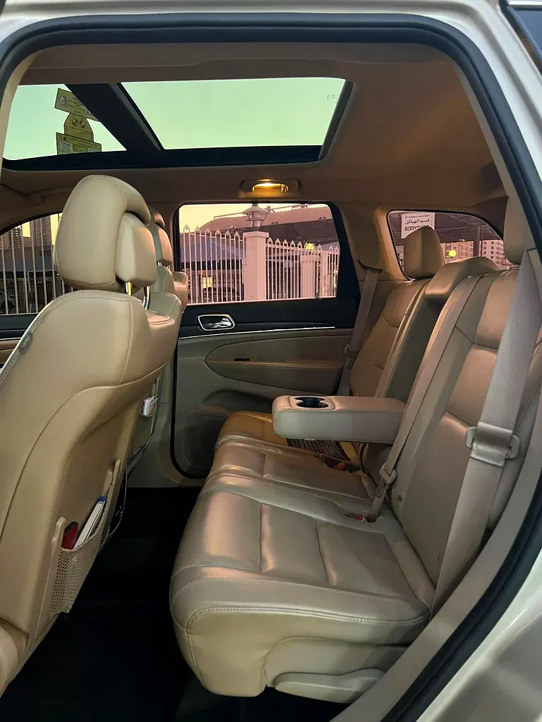 جيب جراند شيروكي 2014