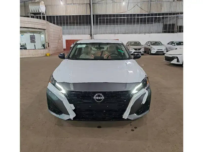 نيسان التيما 2024 استاندر