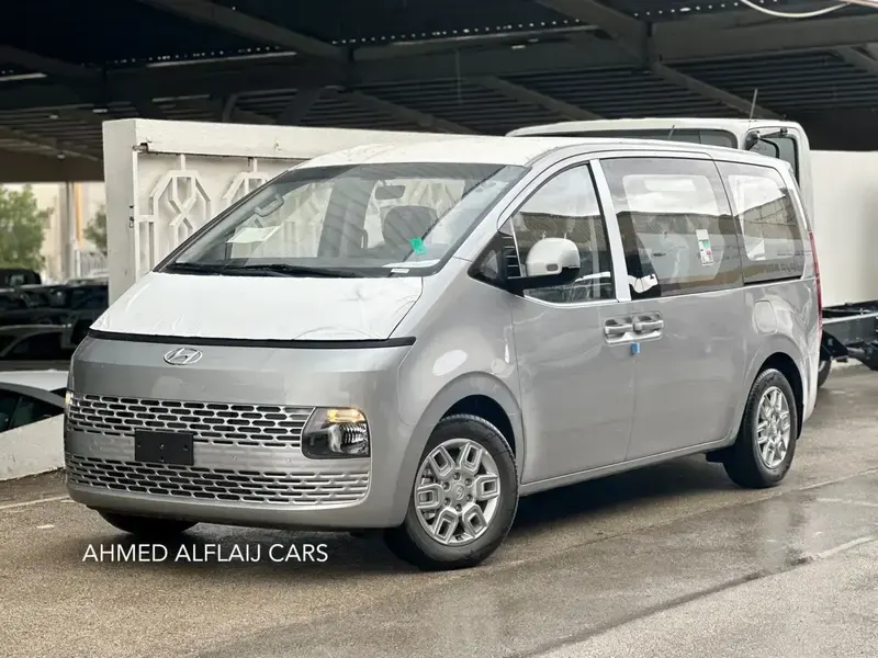 هونداي ستاريا 2025ديزل 9 راكب جير اتوماتيك بأكثر من لون