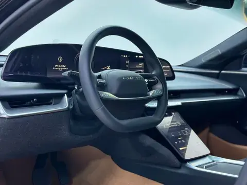 الجديد لوسيد أير Touring AWD 2024