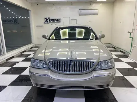 لينكولن تاون كار 2010 104660