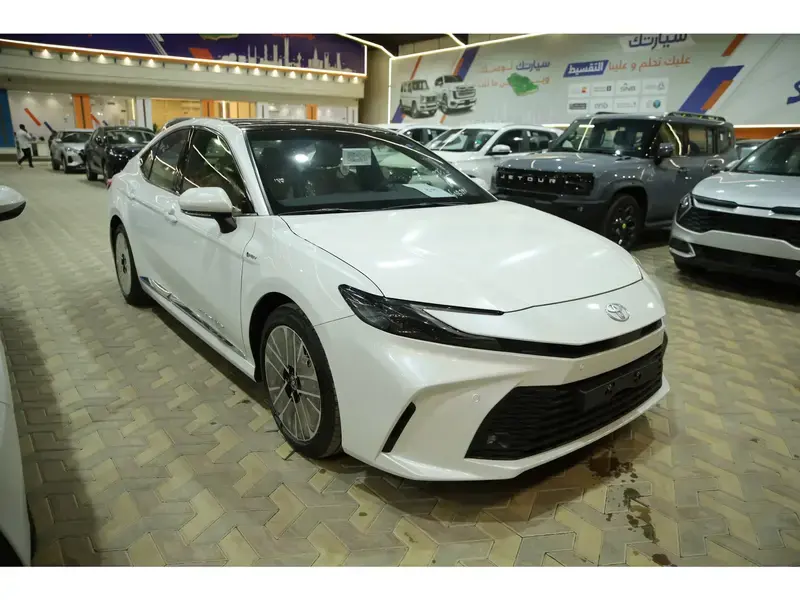 تويوتا كامرى LE هايبرد 2025