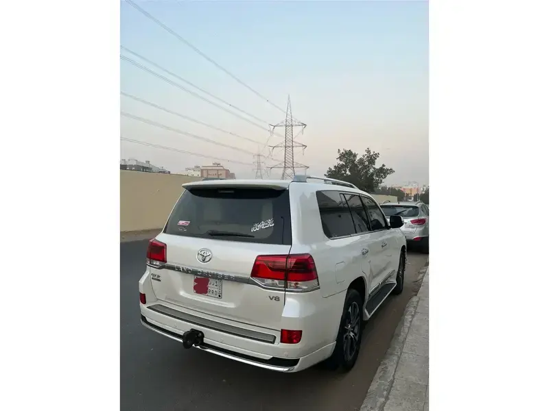 تويوتا لاندكروزر صالون 2020 V8