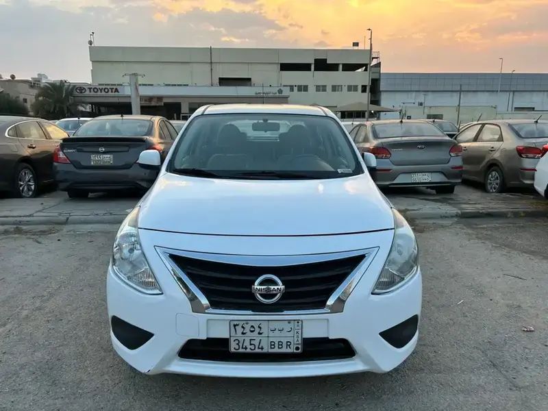 Nissan Sunny 2022