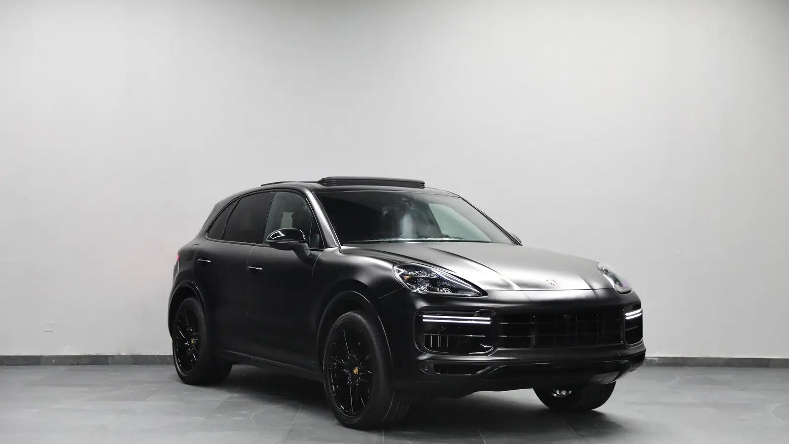 Cayenne | 2,700 AED Monthly | Low Km | Under Warranty Till 2027 | Free Insurance