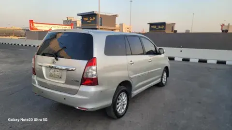 Toyota Innova 2012