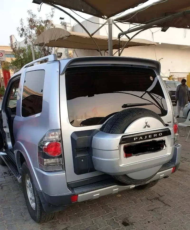 ميتسوبيشي باجيرو 2007